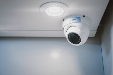 CCTV güvenlik kamerası ev ofis duvarındaki muhafızları sistem izleme gözetleme için.