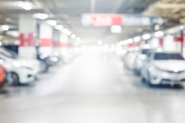 yeraltı araba arka plan olarak çıkış yolu kullanmak ışık ile garaj otopark bulanıklık