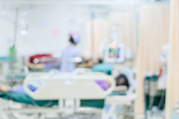 Verschwommene Arzt geben medizinische und andere Aufmerksamkeit zu einem vielen Patientenbild kann uns Krankenhaus Patientenversorgung Hintergrund verwendet werden — Stockfoto