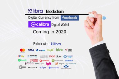 Bangkok Tayland - 20 Haziran 2019 :Haber Terazi Yeni Dijital Para Birimi ve Calibra Yeni Dijital Cüzdan El hediye Facebook'tan 2020 yılında birçok ortak ile geliyor