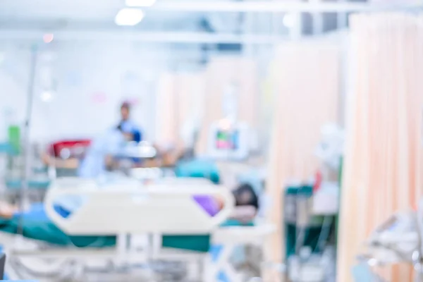 Enfermera médica borrosa dar atención médica y de otro tipo a un paciente con muchos aparatos médicos en la imagen del hospital puede ser el uso de nosotros los antecedentes de atención al paciente del hospital — Foto de Stock