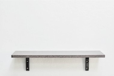 Ürün görüntüleme şablonları mockup tasarım için duvarda boş ahşap raflar