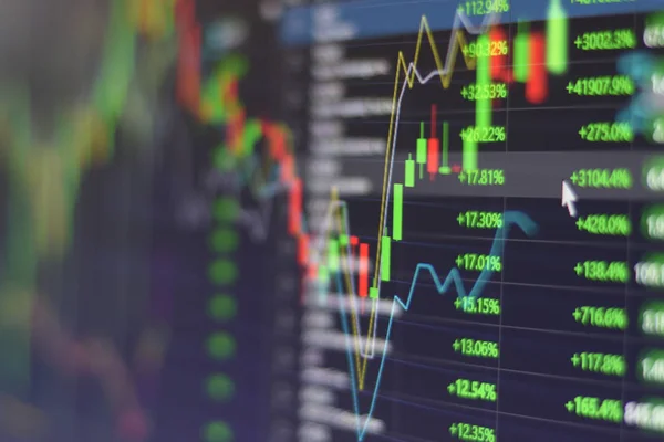 Gráfico del mercado de valores gráfico con indicador de inversión negociación bolsa de valores pantalla del mercado de negociación de primer plano —  Fotos de Stock