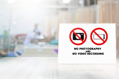 Hiçbir fotoğraf ve video çekmek için izin veya hasta ile bulanık arka plan iç hastane doktorları operasyon hastanede çalışma istasyonunun fotoğraf kayıt