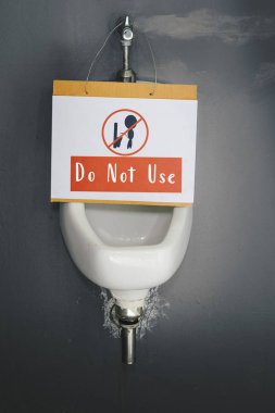 Dikkat Kusurlu Kirli tuvaletleri sifonsuz pisuardan daha fazla kullanmayın