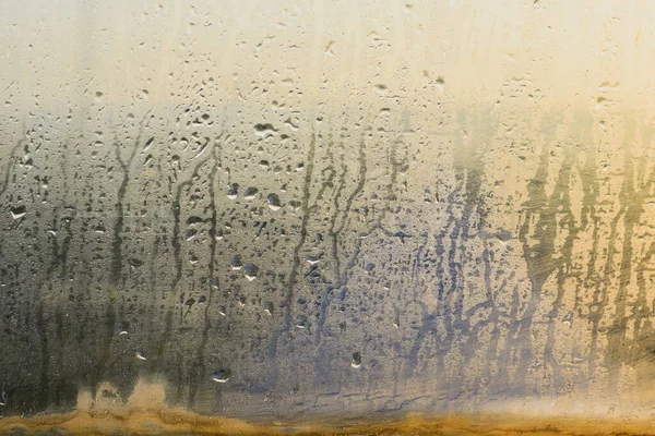 旧窗玻璃上的雨滴自然模式的雨滴背景 — 图库照片