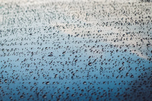 Βροχή σταγόνες στο παράθυρο του αυτοκινήτου γυαλιά φυσικό μοτίβο του φόντου σταγόνες βροχής — Φωτογραφία Αρχείου