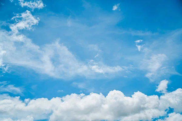 Retro Modrá Obloha Mraky Příroda Pozadí Realistické Modré Nebe Mraky — Stock fotografie
