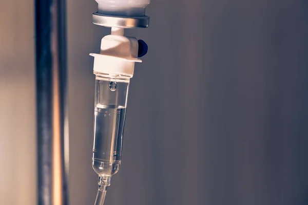 Infusionsflasche Mit Intravenöser Lösung Für Patienten Auf Der Station — Stockfoto
