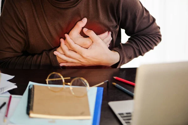 Gli Uomini Affari Soffrono Infarto Petto Concetto Assistenza Sanitaria — Foto Stock