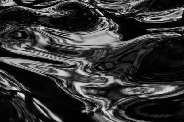 Černý povrch s odrazy černé vody vlny pozadí jednoduché prostory použít nás moderní pozadí grafické pozadí — Stock fotografie