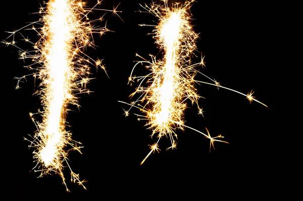 Fogos de artifício brilho textura exposta no fundo preto — Fotografia de Stock