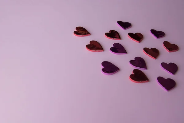 Fondo rosa con vista superior corazones. Día de San Valentín. tarjeta de felicitación — Foto de Stock