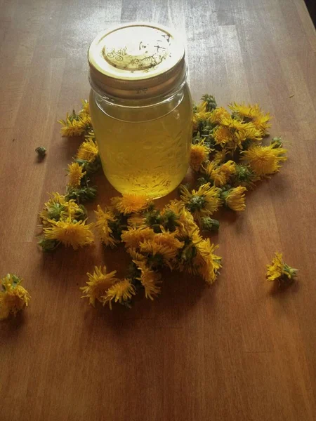 Jarabe Diente León Casero Tarro Con Flores —  Fotos de Stock