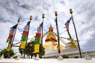 Boudhanath veya büyük Bouddha Stupa dünyanın en büyük stupas biri, sadece 11 km mesafede Katmandu, Nepal sermaye şehir bir UNESCO Dünya Miras Listesi bulunan.