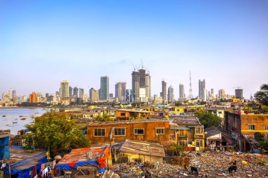 Mumbai cityscape yoksulluk ve zenginlik, Maharashtra, Hindistan arasında büyük bir kontrast