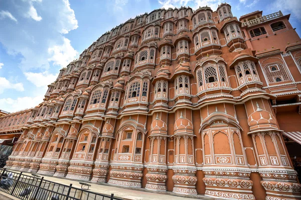 Hawa Mahal veya Palace rüzgarlar, biri en çok fotoğrafı çekilen bina cephe dünya ve bir dönüm noktası Jaipur City Palace, Rajasthan, Hindistan.