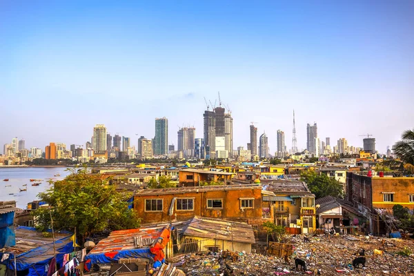 Mumbai cityscape yoksulluk ve zenginlik, Maharashtra, Hindistan arasında büyük bir kontrast