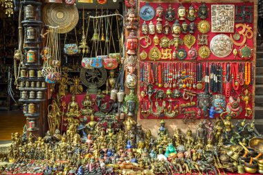 Nepal Katmandu Vadisi 'ndeki Swayambhunath Tapınağı kompleksinin (Maymun Tapınağı) vitrininde. Fotoğraf: 31 Temmuz 2018. 
