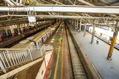 Chhatrapati Shivaji Terminus (eski adıyla Victoria Terminus) içinde tarihi bir tren istasyonu ve Mumbai, Maharashtra, Hindistan 'da UNESCO Dünya Mirasları Alanı bulunmaktadır. Tarih 20 Mayıs 2018.