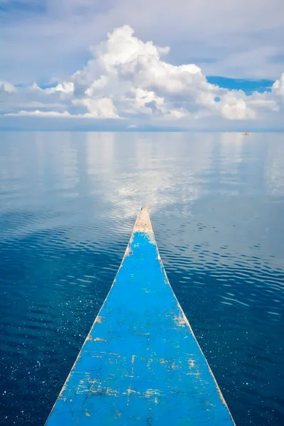 Small Boat Cruising Calm Waters Bohol Strait — Stock Photo, Image