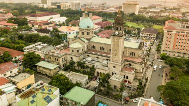 Manila, Filipinler - Ekim 2019 Manila Katedrali, Manila, Manila 'da küçük bir bazilika. Öğleden sonra havası.