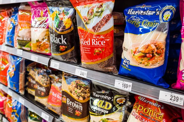 Манила Филиппины Июль 2020 Разнообразие Рисовых Брендов Представленных Проходе Супермаркете — стоковое фото