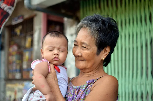 San Andres Bukid Makati Filipinas Uma Avó Esperançosa Sorridente Com — Fotografia de Stock