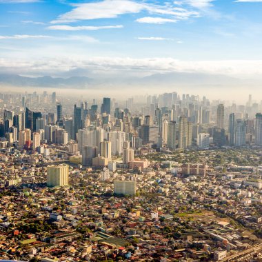 Metro Manila Skyline 2020 'den itibaren Paşay, Makati, Eastwood şehri ve Rizal dağları görülebilmektedir. Sabah 7 'de vuruldu.