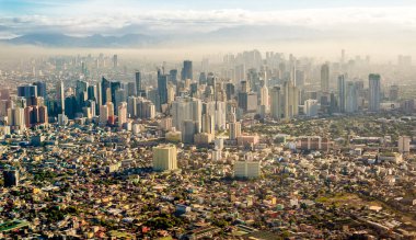 Metro Manila Skyline 2020 'den itibaren Paşay, Makati, Eastwood şehri ve Rizal dağları görülebilmektedir. Sabah 7 'de vuruldu.