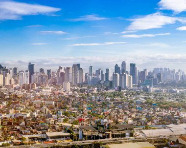 Metro Manila Skyline 2020 'den itibaren Paşay, Makati, Eastwood şehri ve Rizal dağları görülebilmektedir. Sabah 7 'de vuruldu.