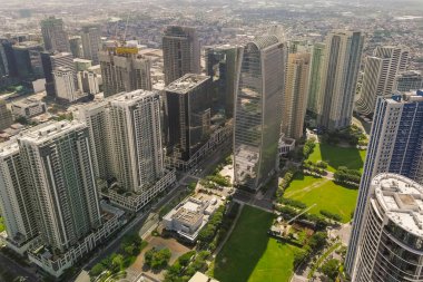 Bonifacio Global City, Taguig, Metro Manila Fort Bonifacio CBD 'nin doğu bölümünün manzarası. Modern gökdelenler.