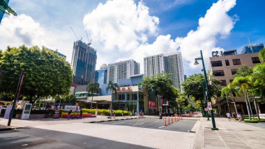 Bonifacio Global City, Taguig, Metro Manila - Aug 2020: Bonifacio Highstreet, BGC 'de bir açık hava alışveriş merkezi ve karma kullanım amaçlı geliştirme.
