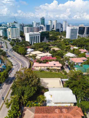 Ayala Alabang ve Madrigal Business Park Muntinlupa, Metro Manila, Filipinler 'de. Ticari ve konut bölgeleri.