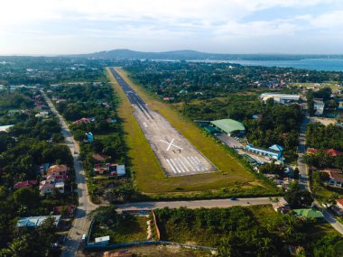 Tagbilaran, Bohol, Filipinler 'deki eski kapalı havaalanının pisti..