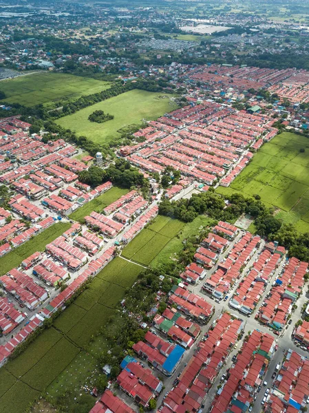 Aerea Blocchi Case Schiera Coperte Rosso Campi Terreni Agricoli Malagasang — Foto Stock