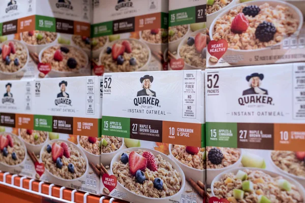 Манила Филиппины Сентябрь 2020 Quaker Oats Instant Oatmeal Boxes Display — стоковое фото