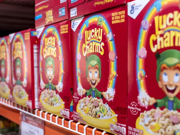 Манила Филиппины Сентябрь 2020 Lucky Charms Американский Бренд Хлопьев Проходе — стоковое фото