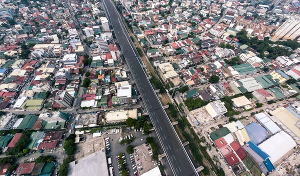 Ein Dichter Und Überfüllter Abschnitt Der Metro Manila Getrennt Durch — Stockfoto
