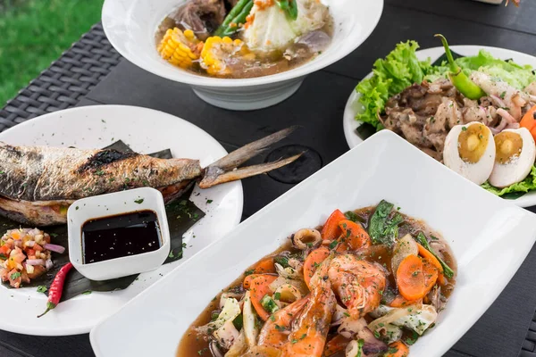 Chop Suey Doldurulmuş Bangus Bulalo Dinakdakan Filipin Mutfağı Örneğiydi Açık — Stok fotoğraf