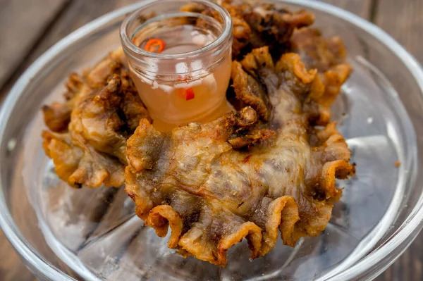 Chicharon Bulaklak Baharatlı Sirkeyle Servis Edilen Egzotik Bir Filipin Aperatifi — Stok fotoğraf