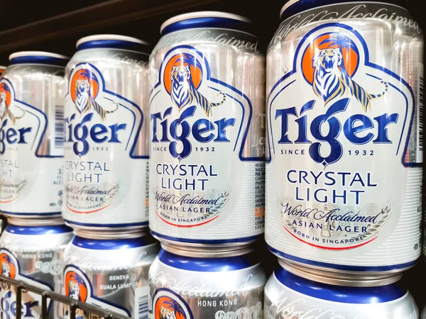Manila Filipinas Oct 2020 Una Pila Latas Cerveza Ligera Tiger — Foto de Stock