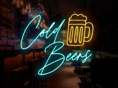 Soğuk biralar barın, barın, meyhanenin ya da restoranın işareti. Reklam kavramı.