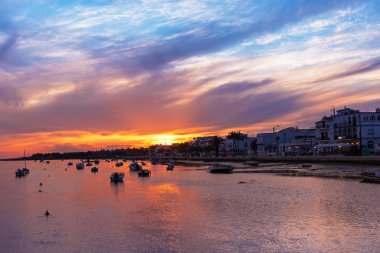 Santa Lucia de Tavira, Portekiz balıkçı köyü nde günbatımı
