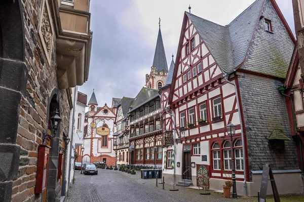 BACHARACH, RHINELAND-PALATINATE / GERMANY - MARCH 16, 2018: Main street of the town with historical buildings — Stock Photo, Image