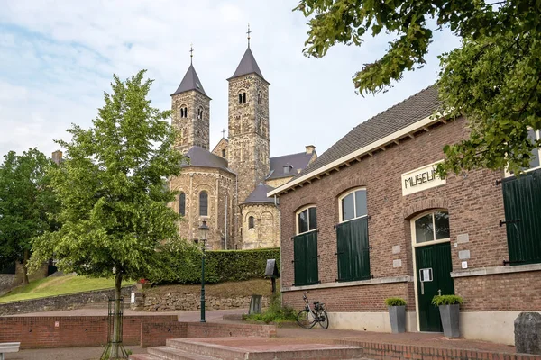 SINT ODILIENBERG, CENTRAL LIMBURG / THE NETHERLANDS - JUNE 7, 2018: View of the Romanesque basilica from the Museum — Stock Photo, Image