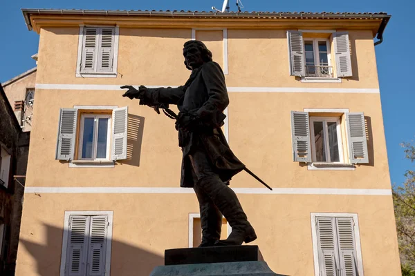 Kontur z pomnik J.-P.Gaffory, na centralnym placu miasta Korsyki Corte, Francja — Zdjęcie stockowe