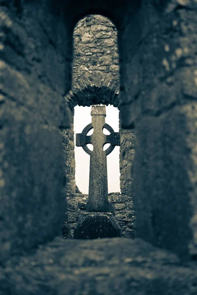 Vysoký Kříž Troskách Klášter Clonmacnoise — Stock fotografie