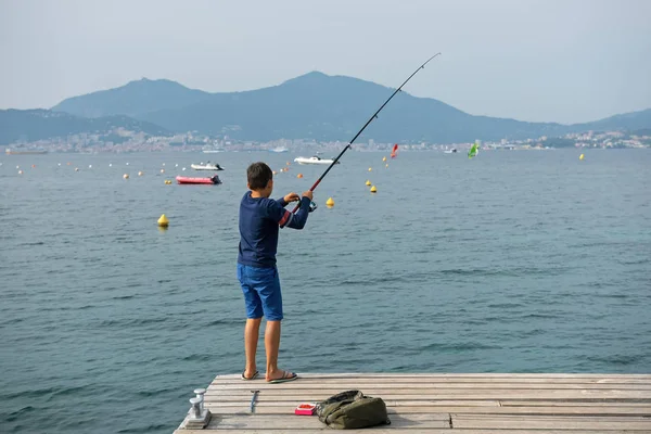 Porticcio Korsika Frankreich Oktober 2018 Der Junge Fischt Von Der — Stockfoto