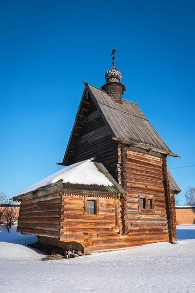 Фасад русской деревянной церкви в Юрьево-Польском — стоковое фото